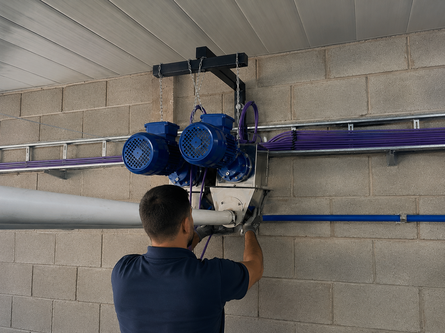 Instalación de equipamiento avícola
